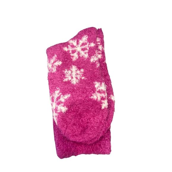 Auden Cozy Crew Socks*Fuschia Snowflakes*New with tags* Shoe size 4-10 - Picture 2 of 2